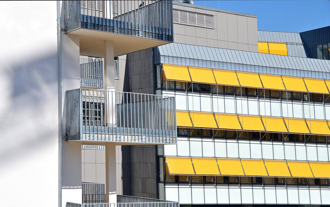 Tende da sole in condominio: cosa dice la nuova sentenza della Cassazione