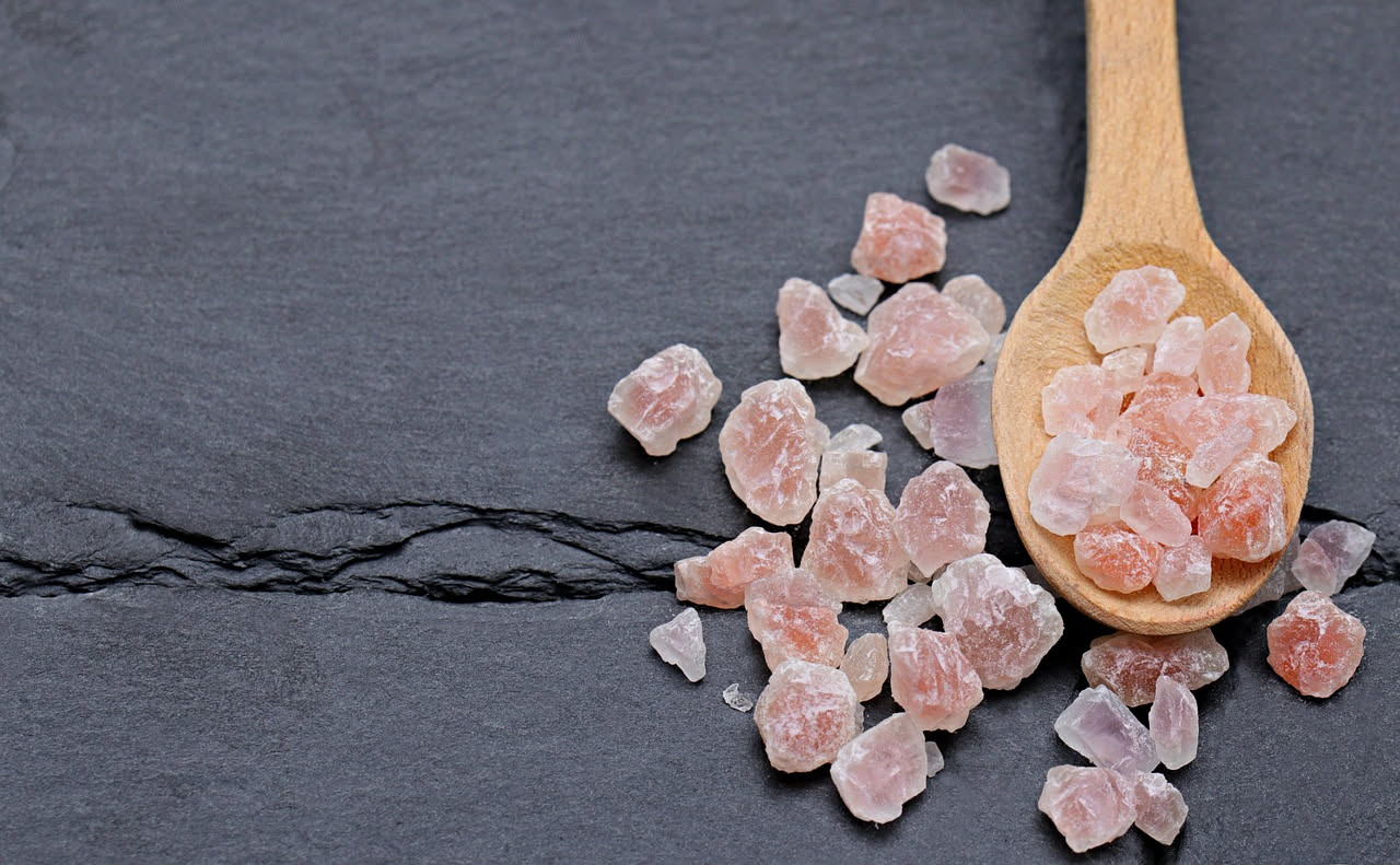 Sale rosa in casa: proprietà reali o semplice moda commerciale