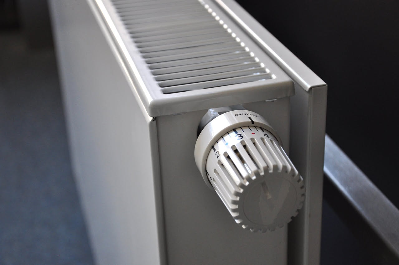 Il termosifone batte e ronza: come fare uno sfiato corretto